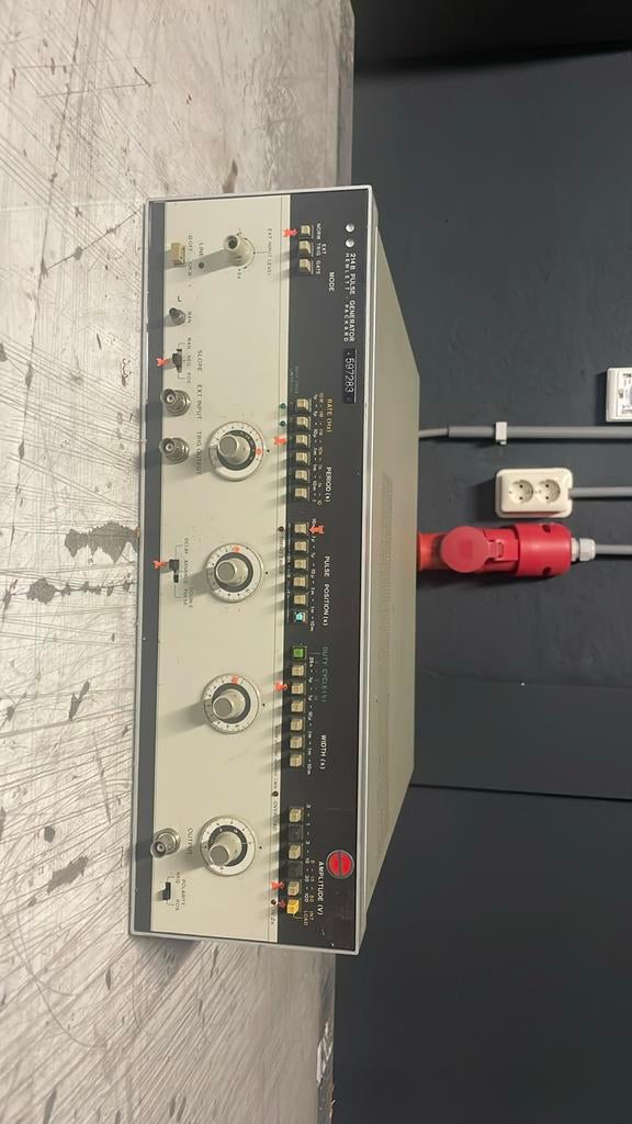 HEWLETT PACKARD 214B pulse generator 597283, Doe-het-zelf en Verbouw, Meetapparatuur, Ophalen of Verzenden, Gebruikt