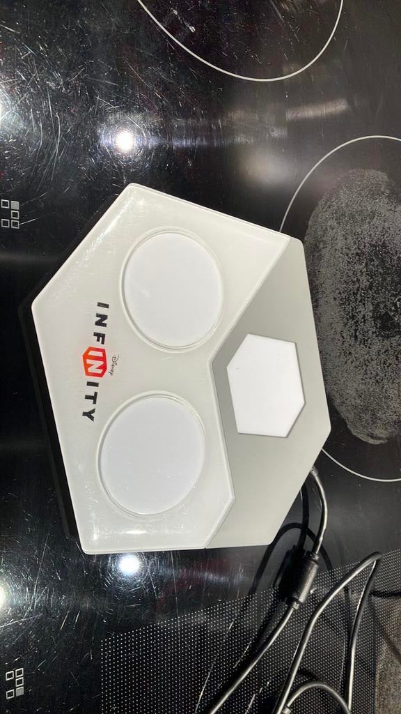 Disney infinity base platform USB, Spelcomputers en Games, Games | Overige, Gebruikt, 2 spelers, Ophalen of Verzenden, Vanaf 3 jaar