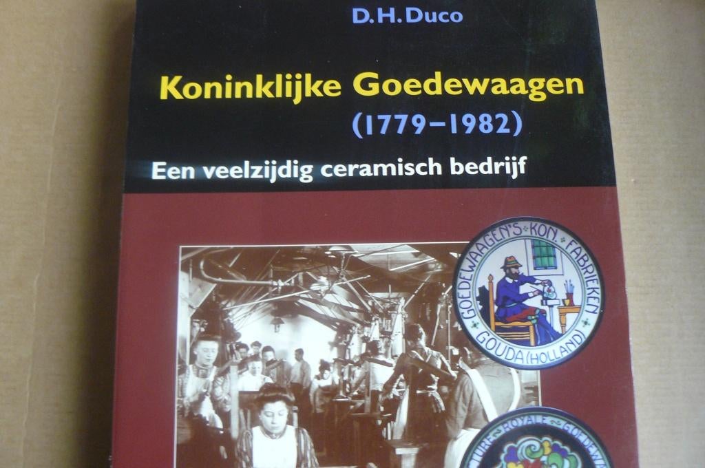 GOUDA / PLATEEL / PIJPEN / Koninklijke Goedewaagen 1779-1982, Ophalen of Verzenden, Zo goed als nieuw