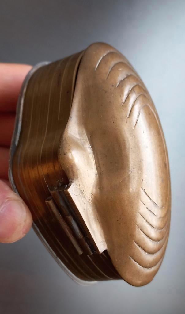 Antiek messing doosje in de vorm van schelp uit Frankrijk, Ophalen of Verzenden, Koper