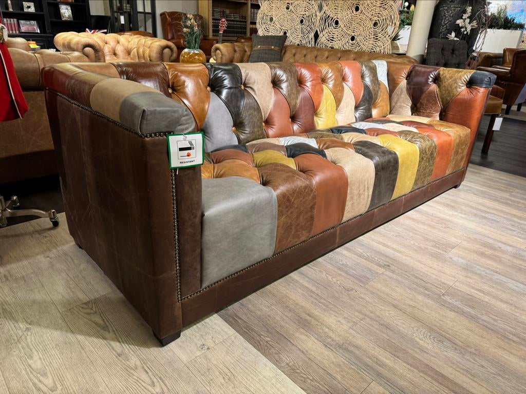 MANCHESTER MULTICOLOR CHESTERFIELD BANK KUBUS PATCHWORK LEER, Huis en Inrichting, Banken | Bankstellen, Ophalen of Verzenden, Nieuw
