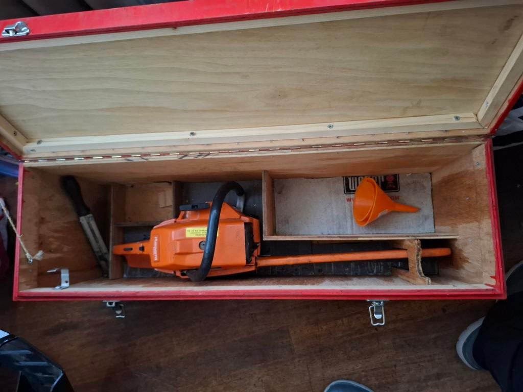 Husqvarna 340 SG met handgemaakte kist, Tuin en Terras, Hand-tuingereedschap, Gebruikt, Overige soorten, Ophalen of Verzenden
