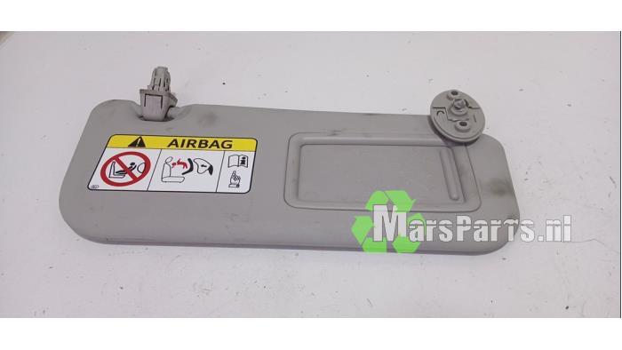 Zonneklep van een Toyota Yaris, Gebruikt, -, -, Ophalen of Verzenden