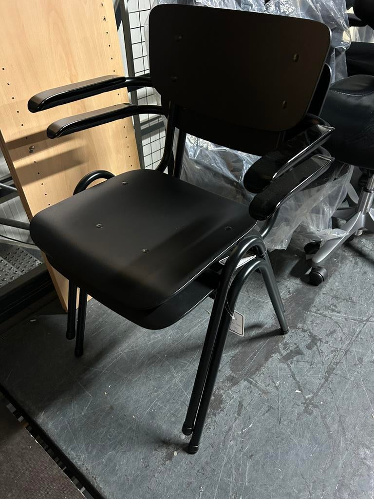 Vepa stoel model 400 zwart.  2 stuks, Huis en Inrichting, Stoelen, Ophalen of Verzenden, Zo goed als nieuw, Zwart