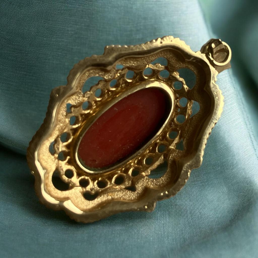 Antieke 18k gouden hanger met bloedkoraal, Antiek en Kunst, Antiek | Goud en Zilver, Ophalen, Goud