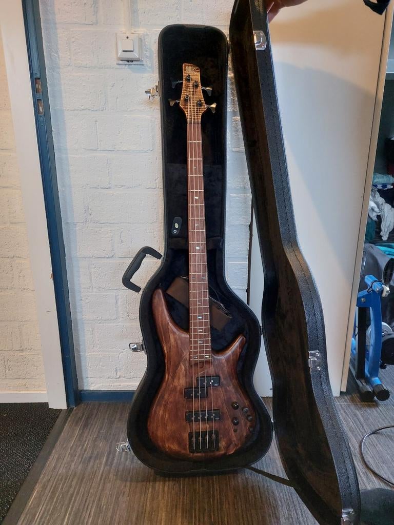 Ibanez Electric Bass (SR650E-ABS) met accessoires, Muziek en Instrumenten, Snaarinstrumenten | Gitaren | Bas, Ophalen, Zo goed als nieuw