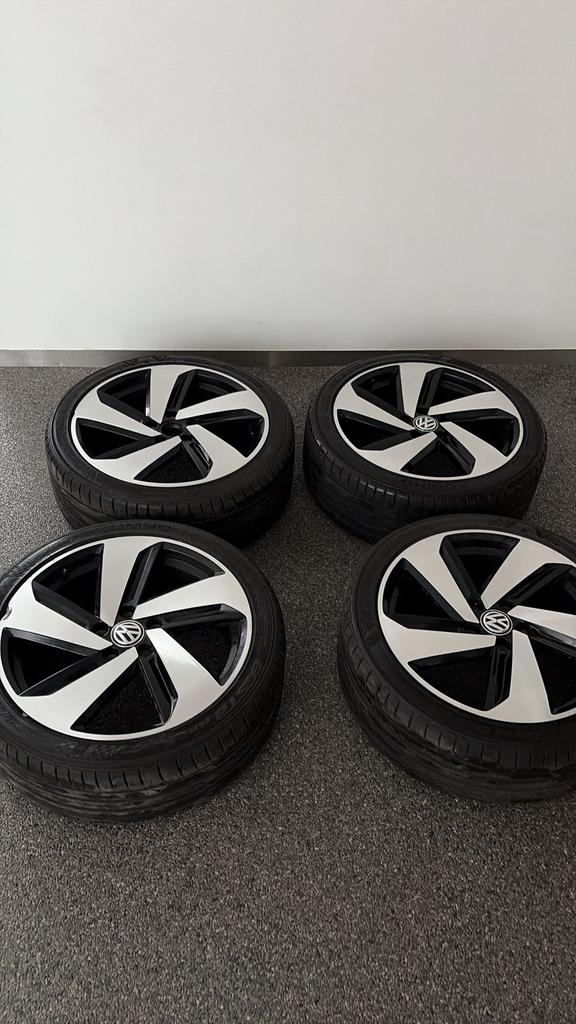 Originele Volkswagen Golf 7.5 GTI velgen met banden, Ophalen of Verzenden, Gebruikt