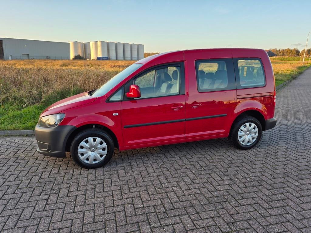 Volkswagen 2013 Rood, Caddy Combi, Handgeschakeld, Grijs, Te koop