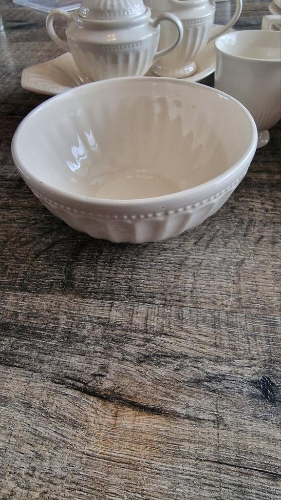 Leuk creme kleurige koffie servies van de xenos, Huis en Inrichting, Keuken | Servies, Ophalen, Aardewerk, Overige stijlen, Kop(pen) en/of Schotel(s)