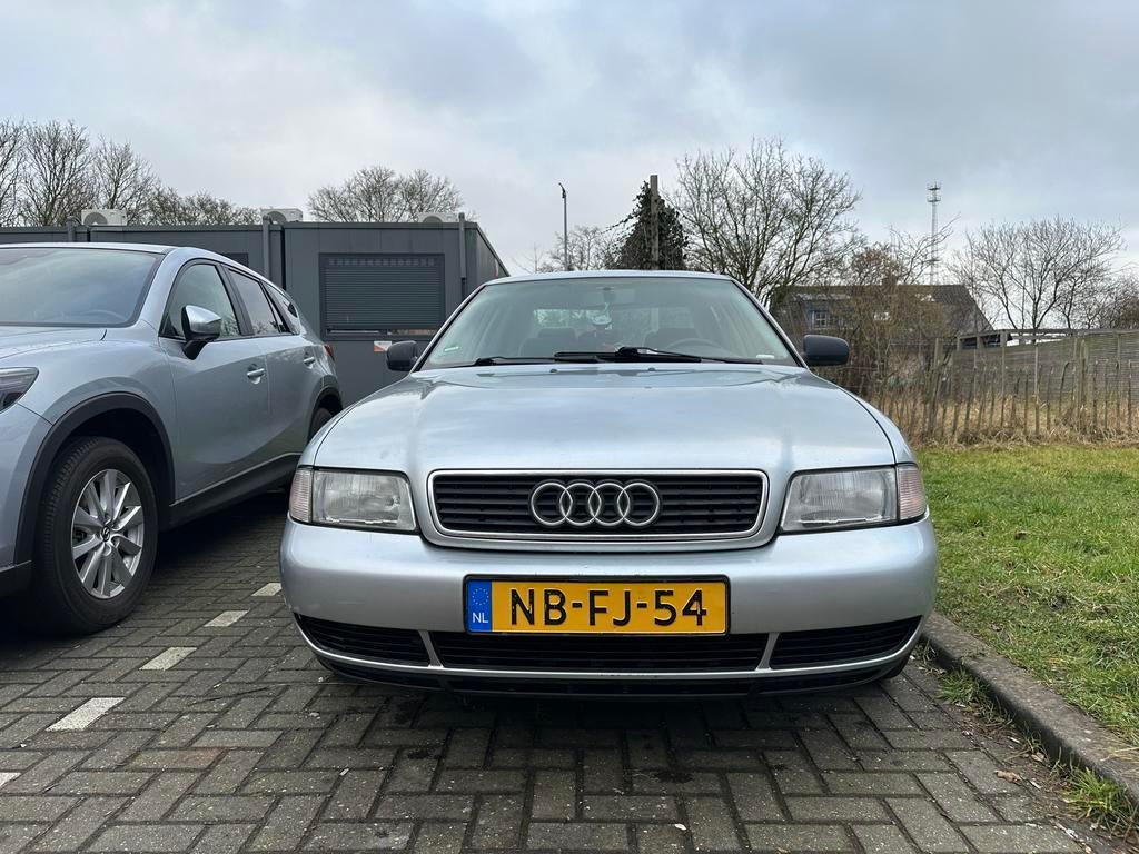 Audi A4 1.8 20V 92KW 1995 Grijs, 4 cilinders, A4, Origineel Nederlands, Handgeschakeld