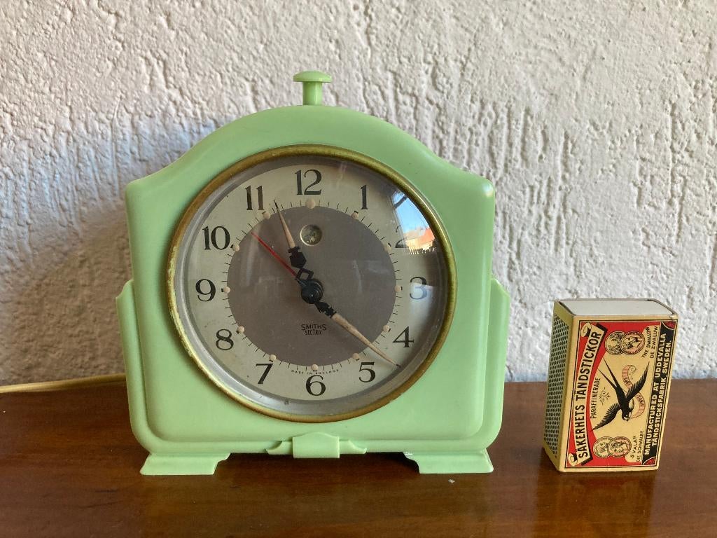 Pastelgroen vintage groen bakeliet wekkertje schouwklokje, Ophalen of Verzenden, Gebruikt, Analoog, Wekker of Tafelklok