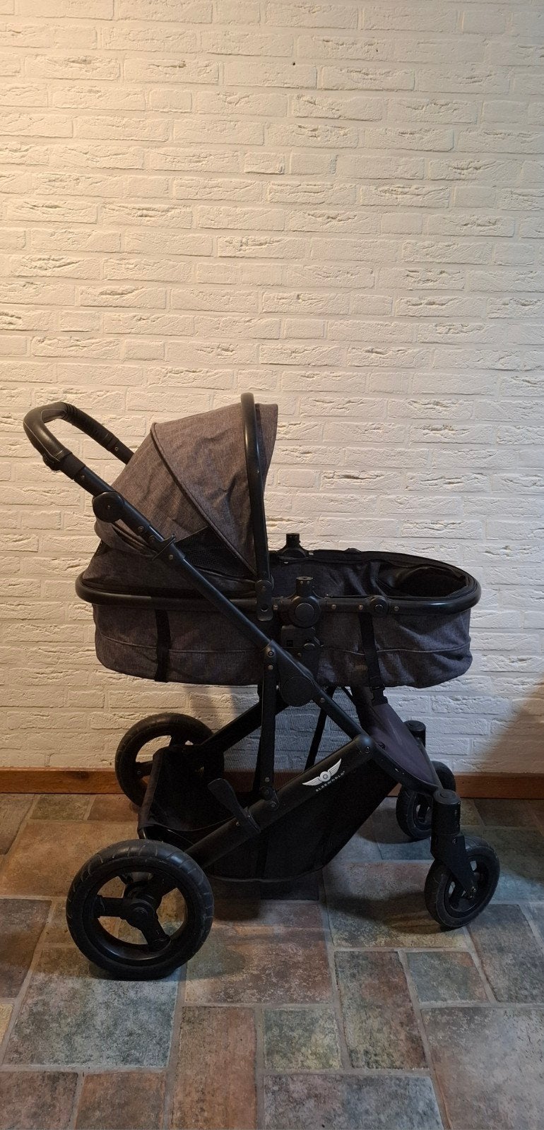 Sleeworld SleeMobile kinderwagen, zwart antraciet., Ophalen, Zo goed als nieuw, Overige merken, Luchtbanden
