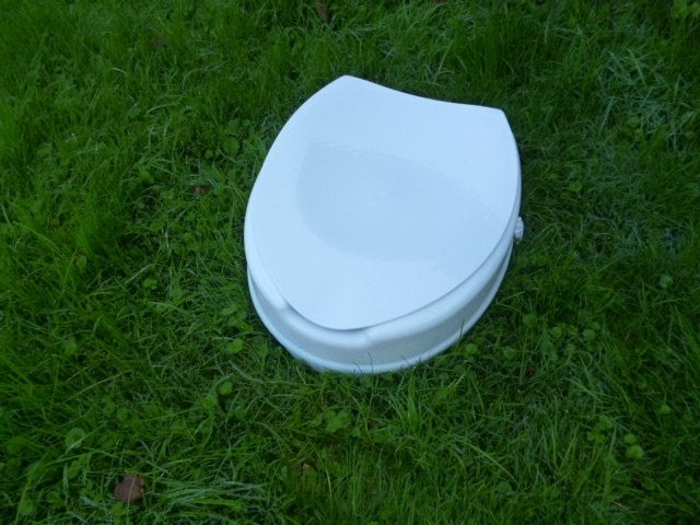 WC toiletverhoger met klep brandschoon zgan, Ophalen of Verzenden, Zo goed als nieuw