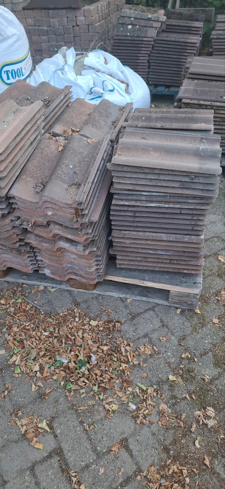 sneldekkers betonpan,eindpan,kant en nokvorst herfstbruin., Ophalen, Steen of Klei, 15 m² of meer, Dakpannen