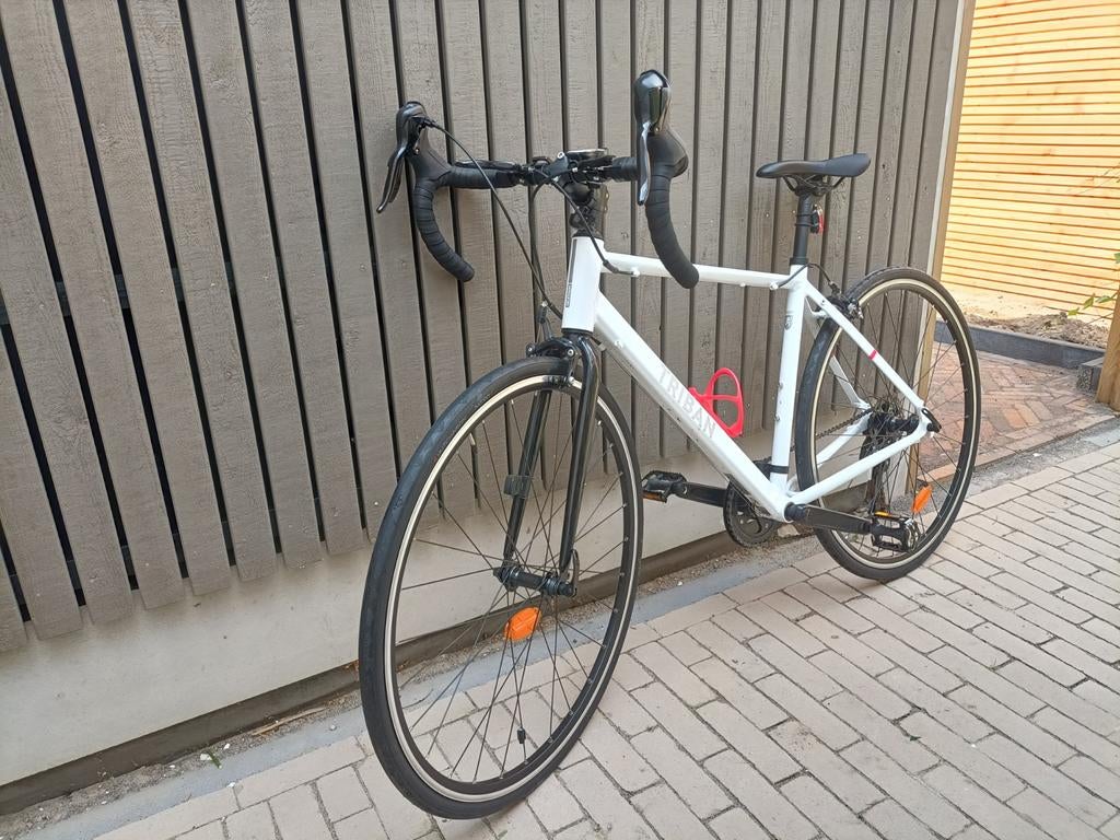 Dames racefiets Decathlon incl. pomp en helm, Fietsen en Brommers, Fietsen | Racefietsen, Ophalen, Gebruikt, Dames, Overige merken