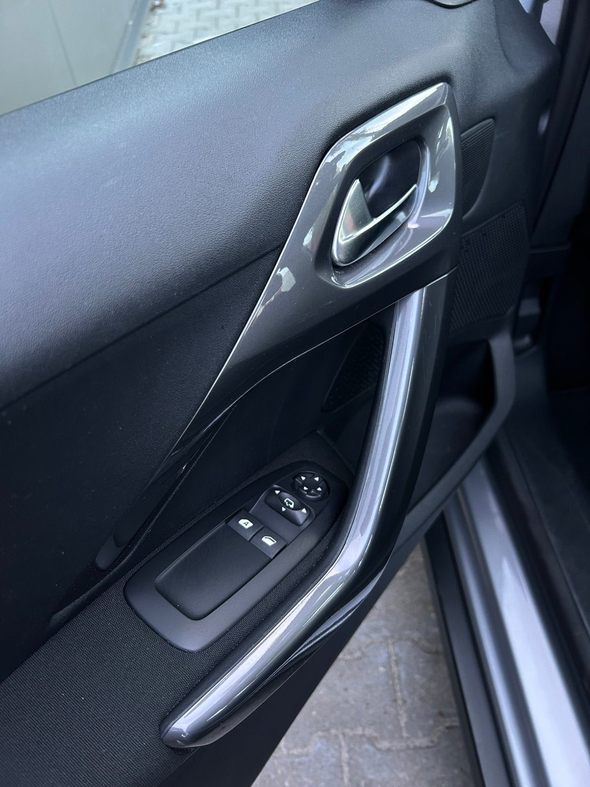 Foto 16 van Peugeot 2008 1.2 turbo 2018 Grijs pdc