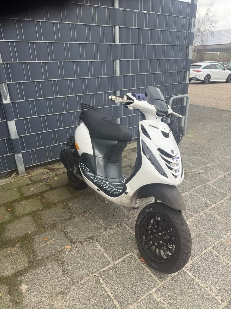 Zip 125cc, Fietsen en Brommers, Scooters | Piaggio, Zo goed als nieuw, Zip, Tweetakt, Ophalen of Verzenden