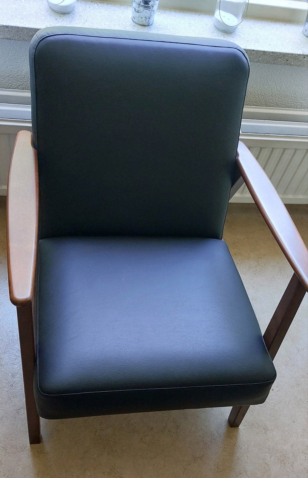 Fauteuil IKEA EKENÄSET Zwart, Ophalen, Zo goed als nieuw, Modern, 50 tot 75 cm