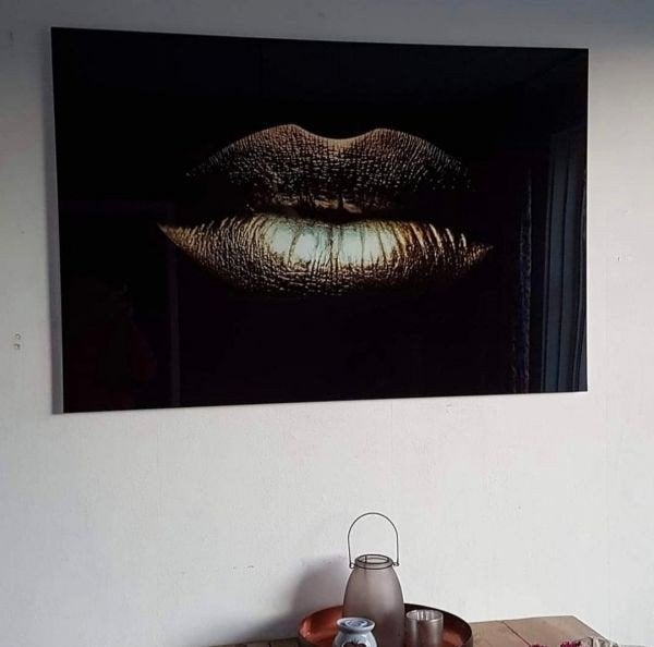 Golden Lips op Plexiglas met Aluminium Ophangsysteem, Ophalen of Verzenden