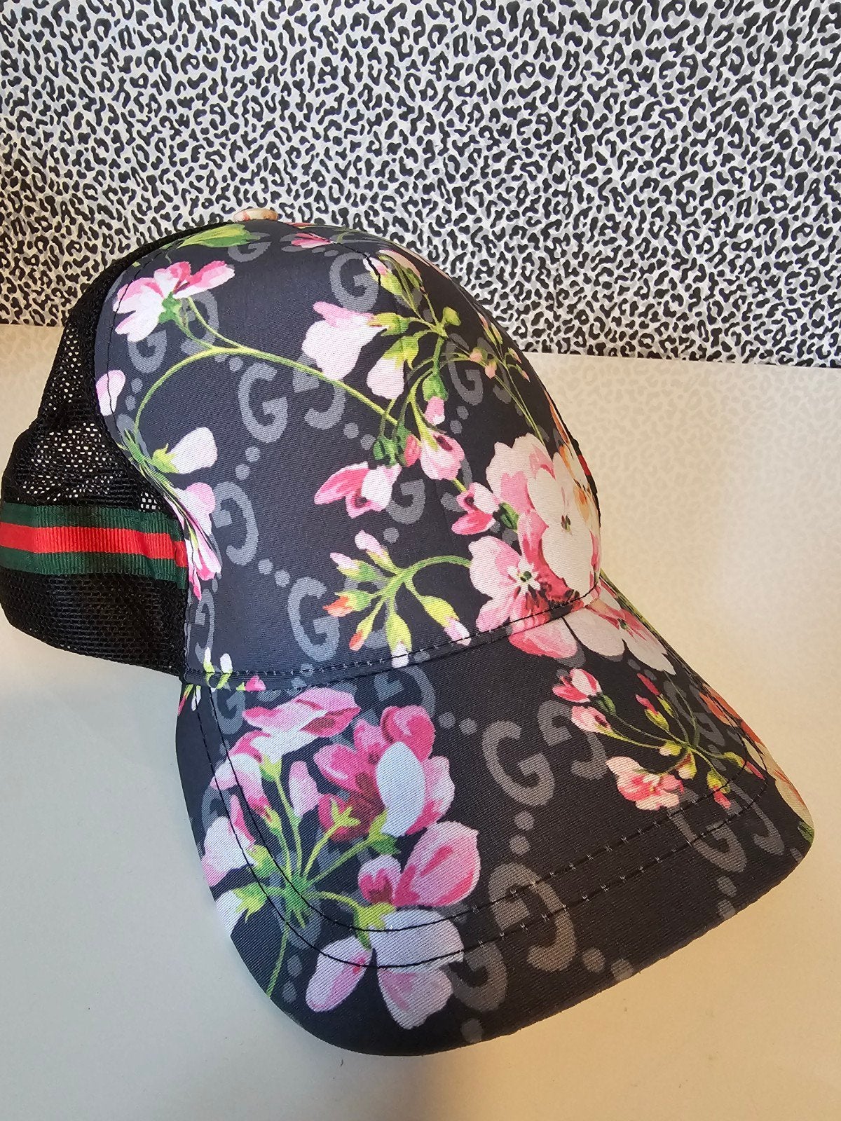 GUCCI; MOOIE CAP ZGAN € 7,50, Kleding | Dames, Ophalen, Zo goed als nieuw, One size fits all
