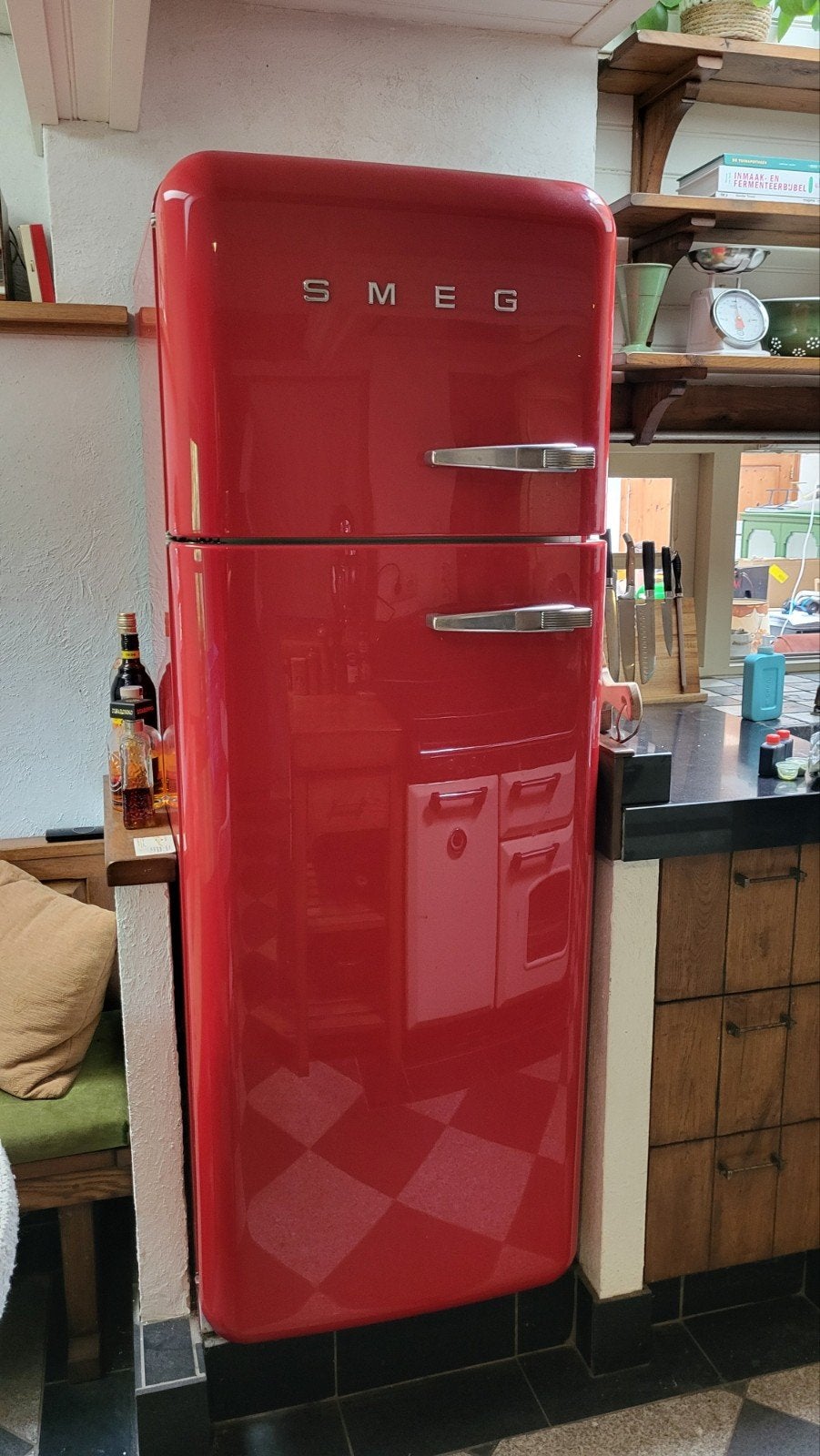 Smeg Koelkast Rood - Stijlvolle Retro Koelkast met Vriezer, Witgoed en Apparatuur, Ophalen, Gebruikt, 200 liter of meer, 60 cm of meer