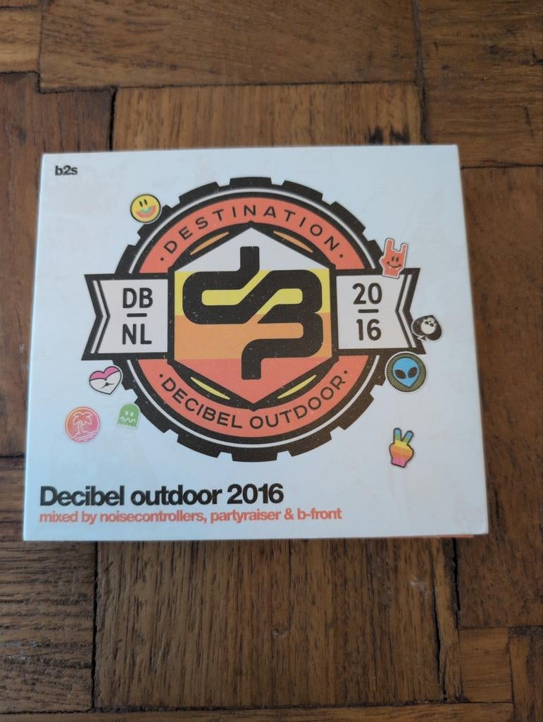 Decibel Outdoor 2016 CD - Mixed by Noisecontrollers, Ophalen of Verzenden, 2010 - 2019, Zo goed als nieuw, Boxset