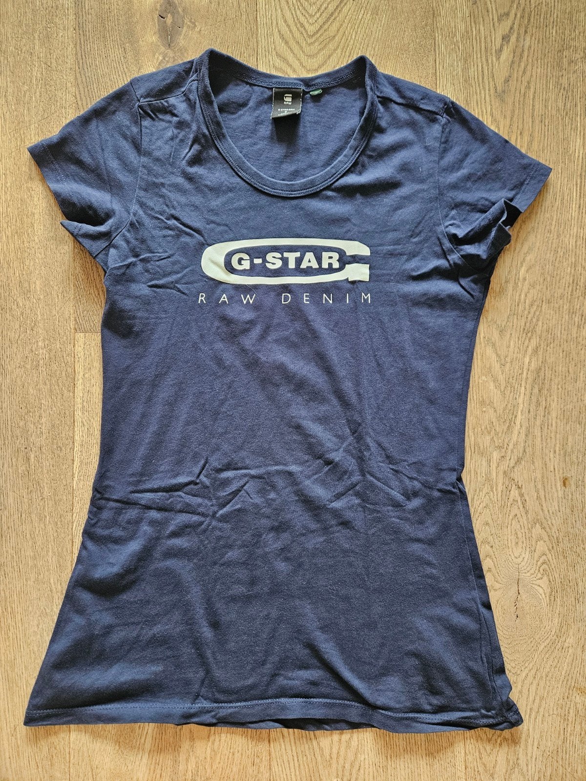 G-Star
Strapless
S
Vlekje zit pricies omder een plooi,, Blauw, Ophalen of Verzenden, Korte mouw, Gedragen