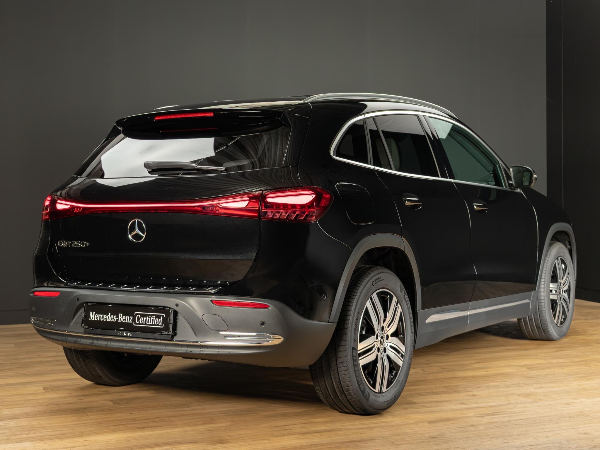 Mercedes-Benz EQA 250+ Business Solution Luxury 71 kWh | Pan, Dealer onderhouden, 550 km, Beige, 445 min