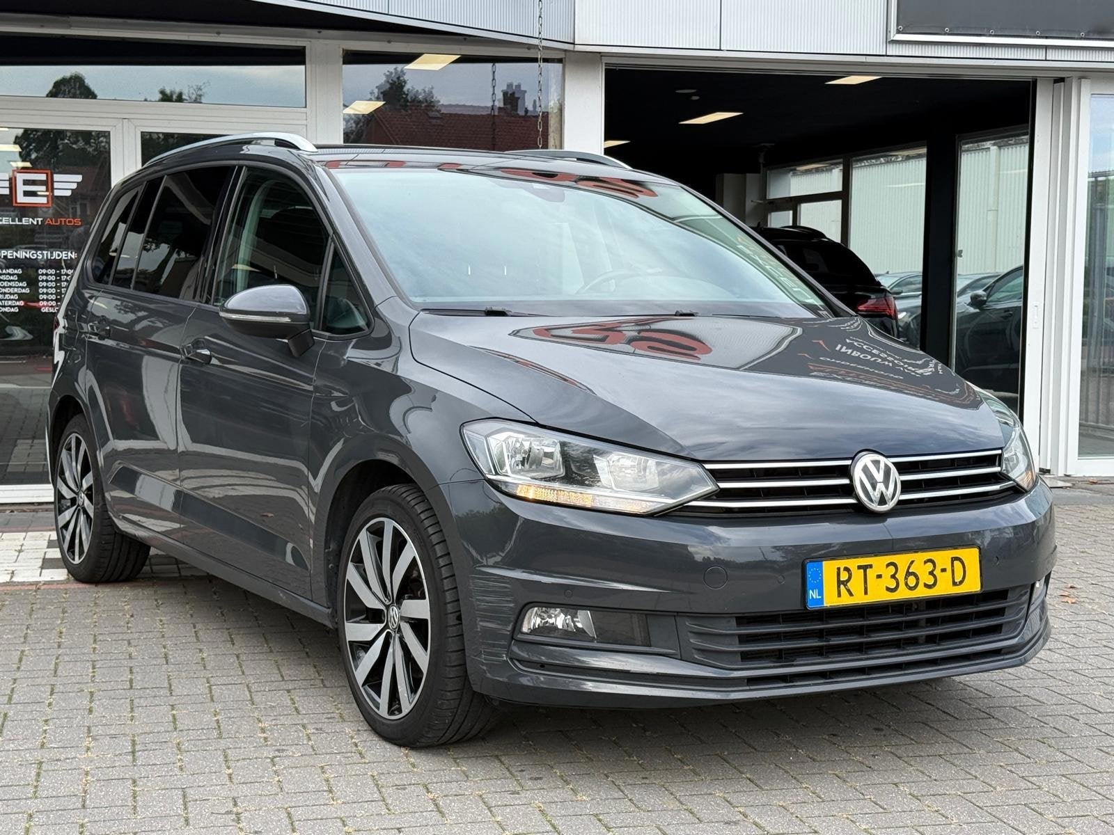 Volkswagen Touran 1.4 TSI DSG Comfortline Business | Navigat, Gebruikt, 4 cilinders, 150 pk, Origineel Nederlands