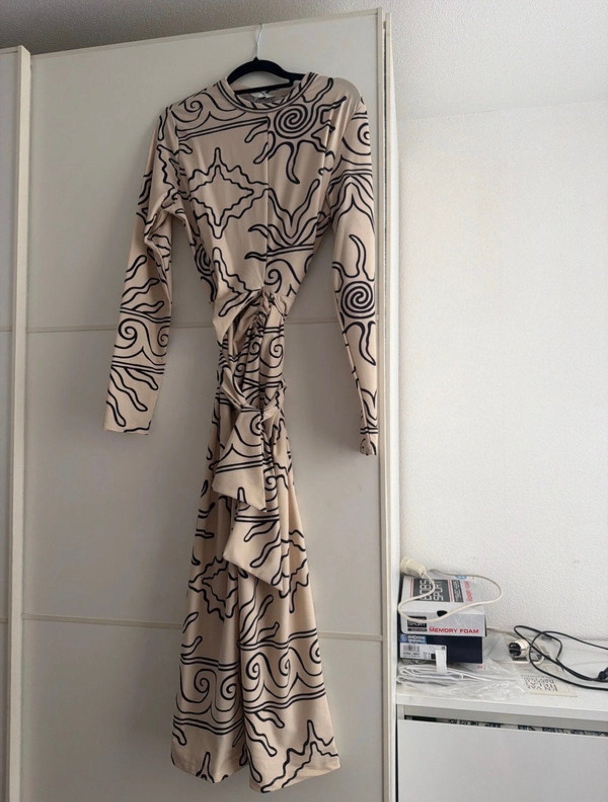 Shoeby LA-SBPRINTED TRAVEL DRESS Zwart/Wit, Kleding | Dames, Jurken, Maat 38/40 (M), Zwart, Nieuw, Ophalen of Verzenden