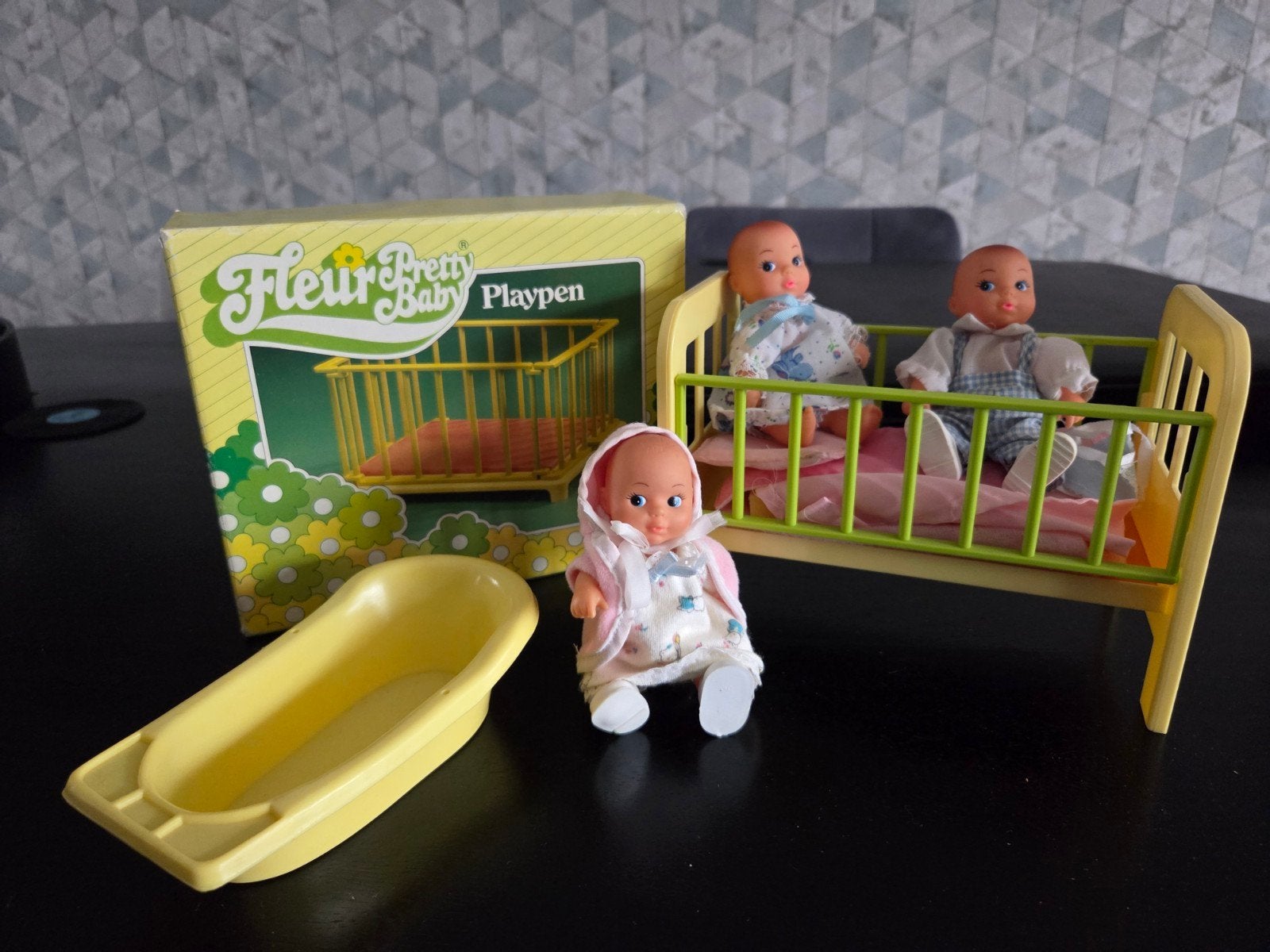 Barbie Baby's met Ledikant, Box en Badje - Fleur Pretty Baby, Ophalen of Verzenden, Barbie
