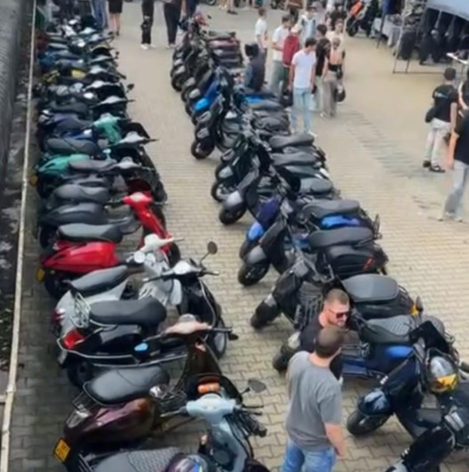 Zoek naar brommer, Tickets en Kaartjes, Eén persoon