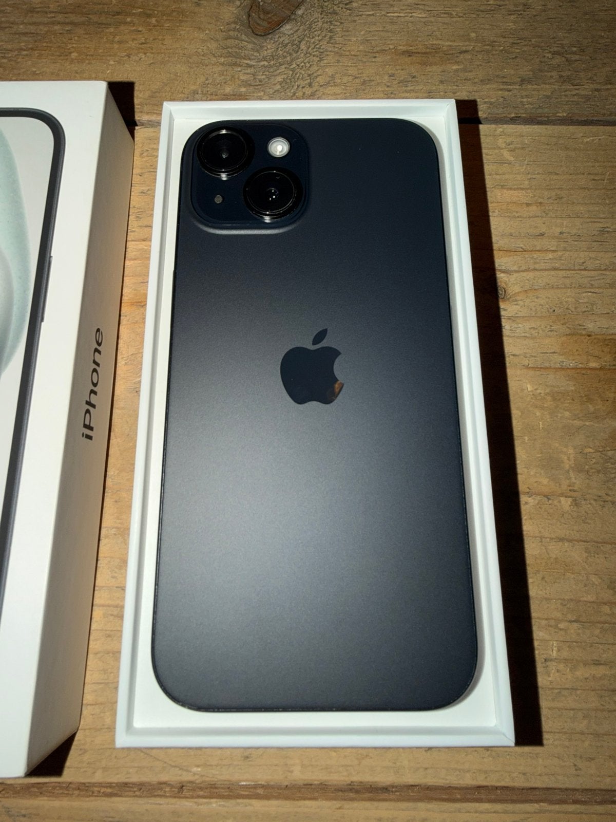 Foto 3 van Apple iPhone 15 128GB Zwart