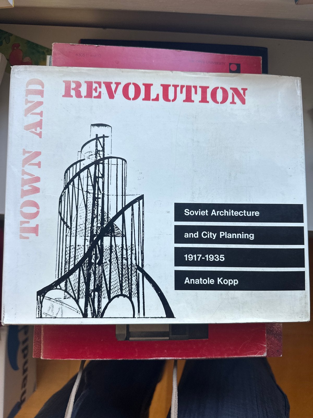 Town and Revolution: Sovjet Architectuur 1917-1935, Ophalen of Verzenden, Gelezen, Architectuur algemeen