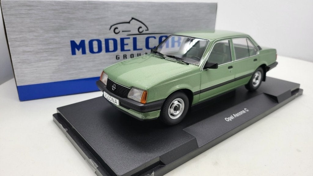 Opel Ascona C Groen metallic 1:18, Overige merken, MCG, Auto, Nieuw
