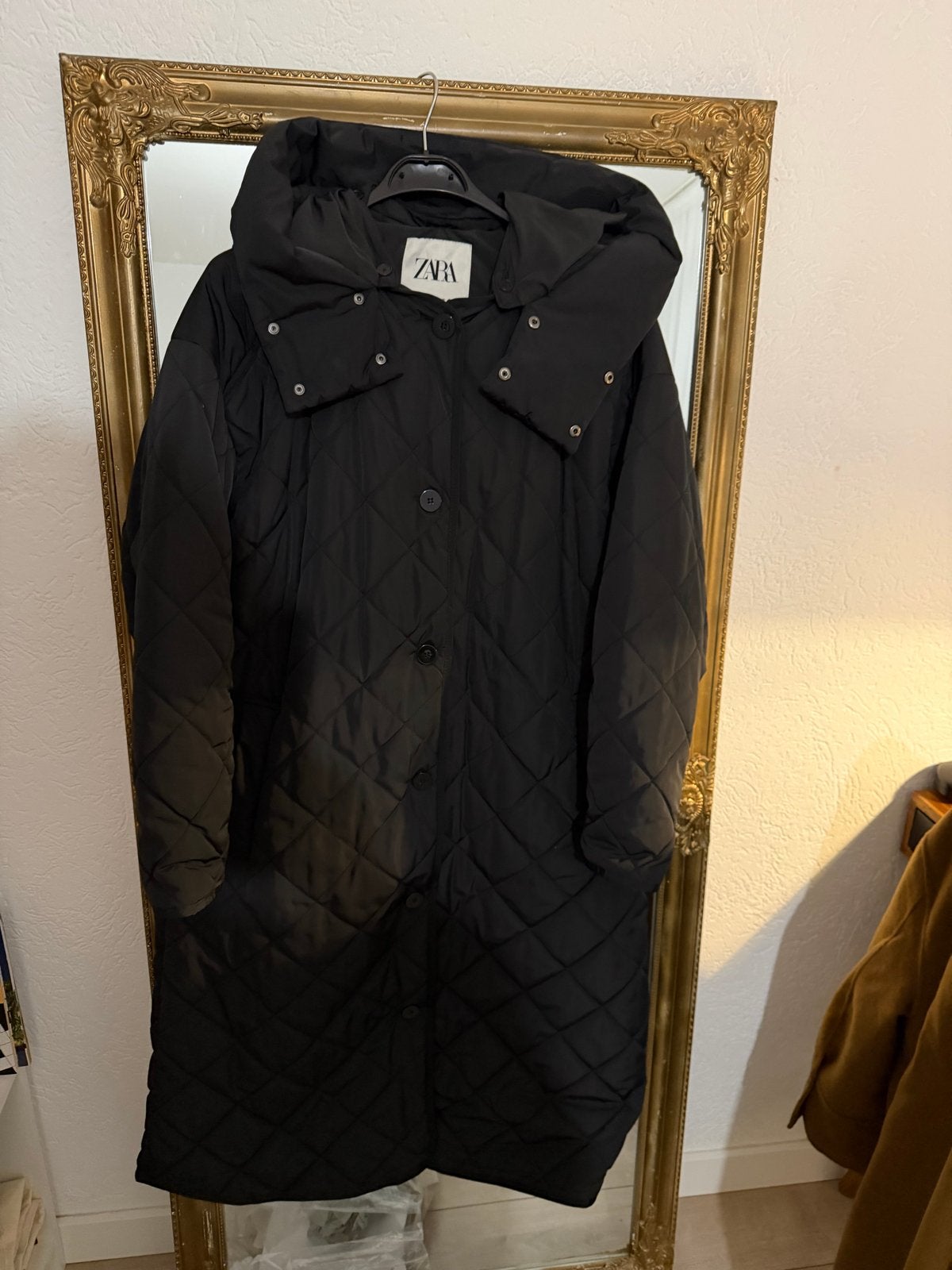 Zwarte gewatteerde lange jas van Zara, Kleding | Dames, Ophalen of Verzenden, Zo goed als nieuw, Maat 42/44 (L), Zwart