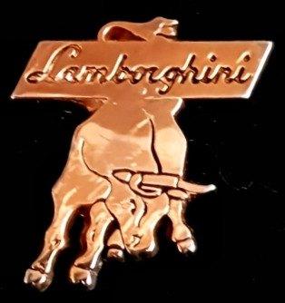 Lamborghini pin- goudkleur (2), Verzamelen, Speldjes, Pins en Buttons, Verzenden, Nieuw, Transport, Speldje of Pin