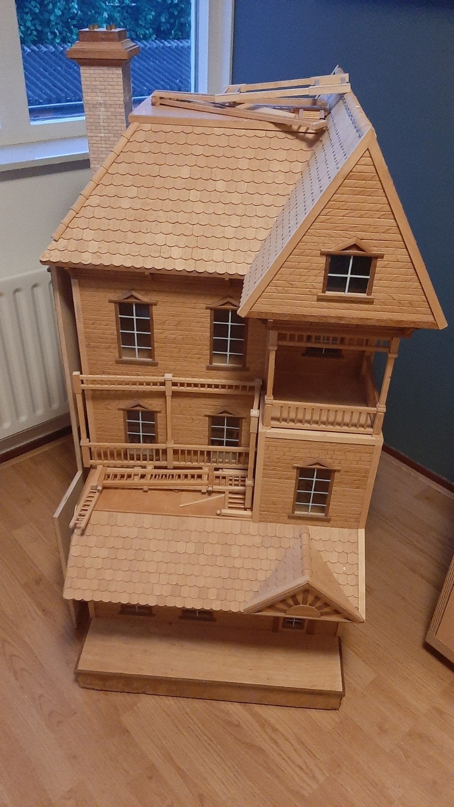 Handgemaakt houten poppenhuis, Ophalen, Gebruikt, Poppenhuis