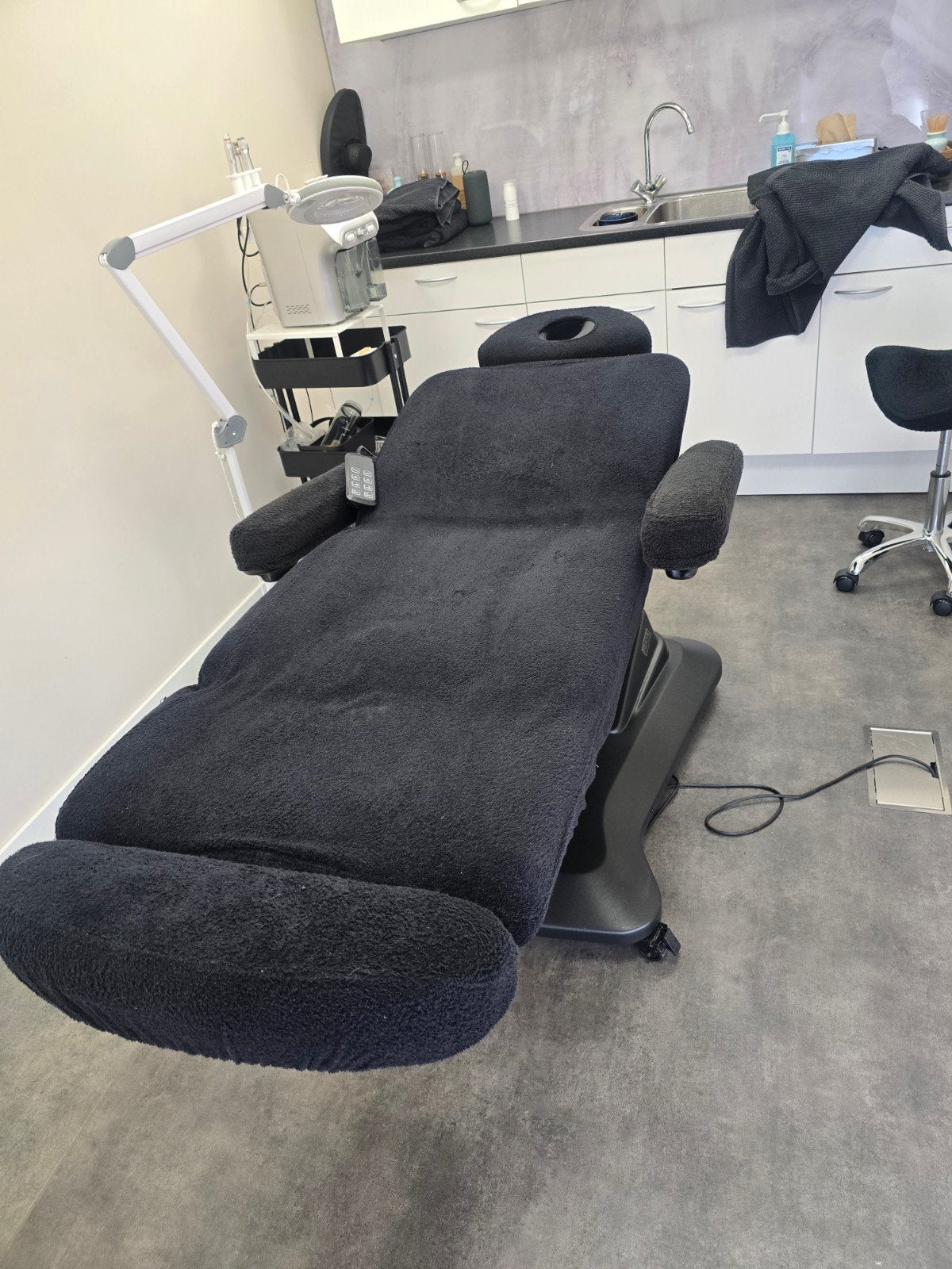 Elektrische behandelstoel - Ideaal voor schoonheidssalon, Ophalen, Gebruikt