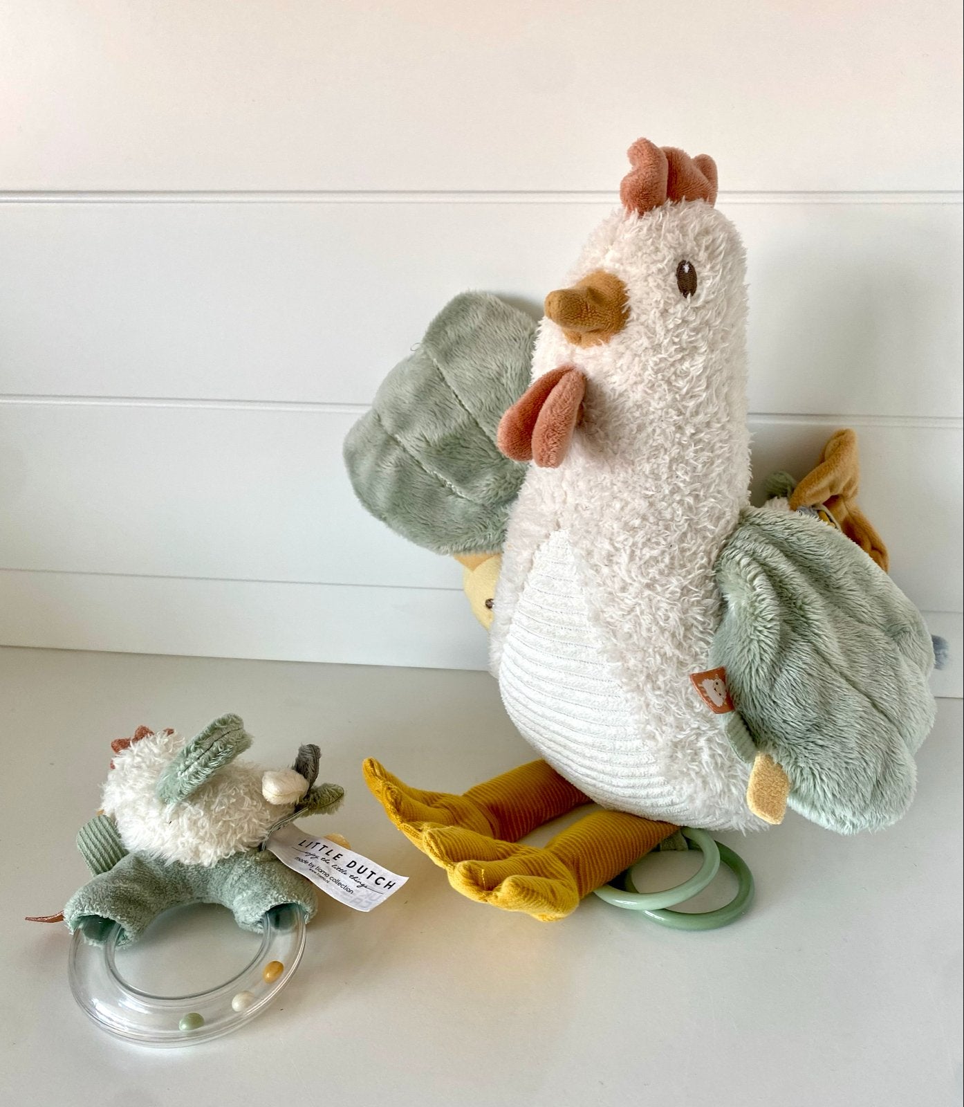Little Dutch Activiteitenknuffel kip 25cm + rammelaar Farm, Ophalen of Verzenden, Zo goed als nieuw, Rammelaar, Met geluid