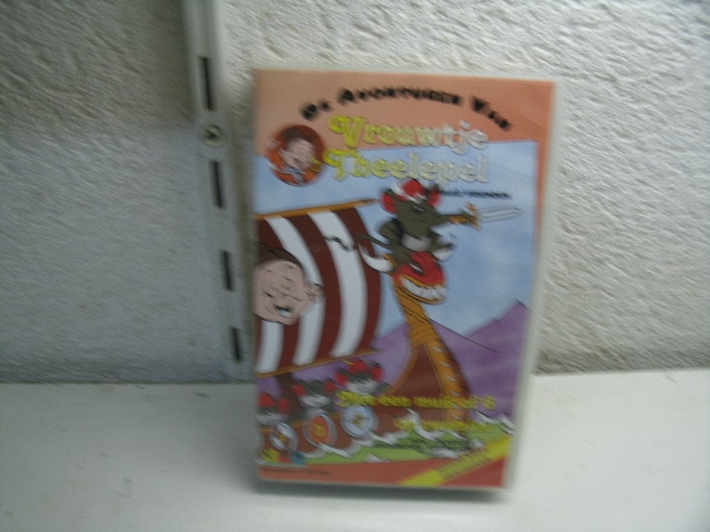 vhs 9a vrouwtje theelepel met een muis of 6 op zwemles, Alle leeftijden, Ophalen of Verzenden, Zo goed als nieuw