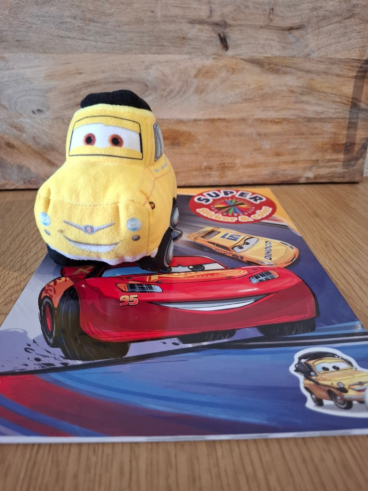 Cars 3 Sticker & Kleurboek + cars knuffel, Ophalen of Verzenden, Zo goed als nieuw