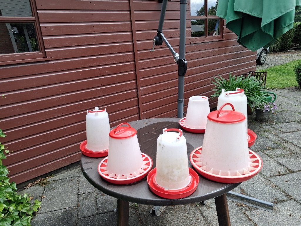 voeder silo en waterbakken, Meerdere dieren, Kip