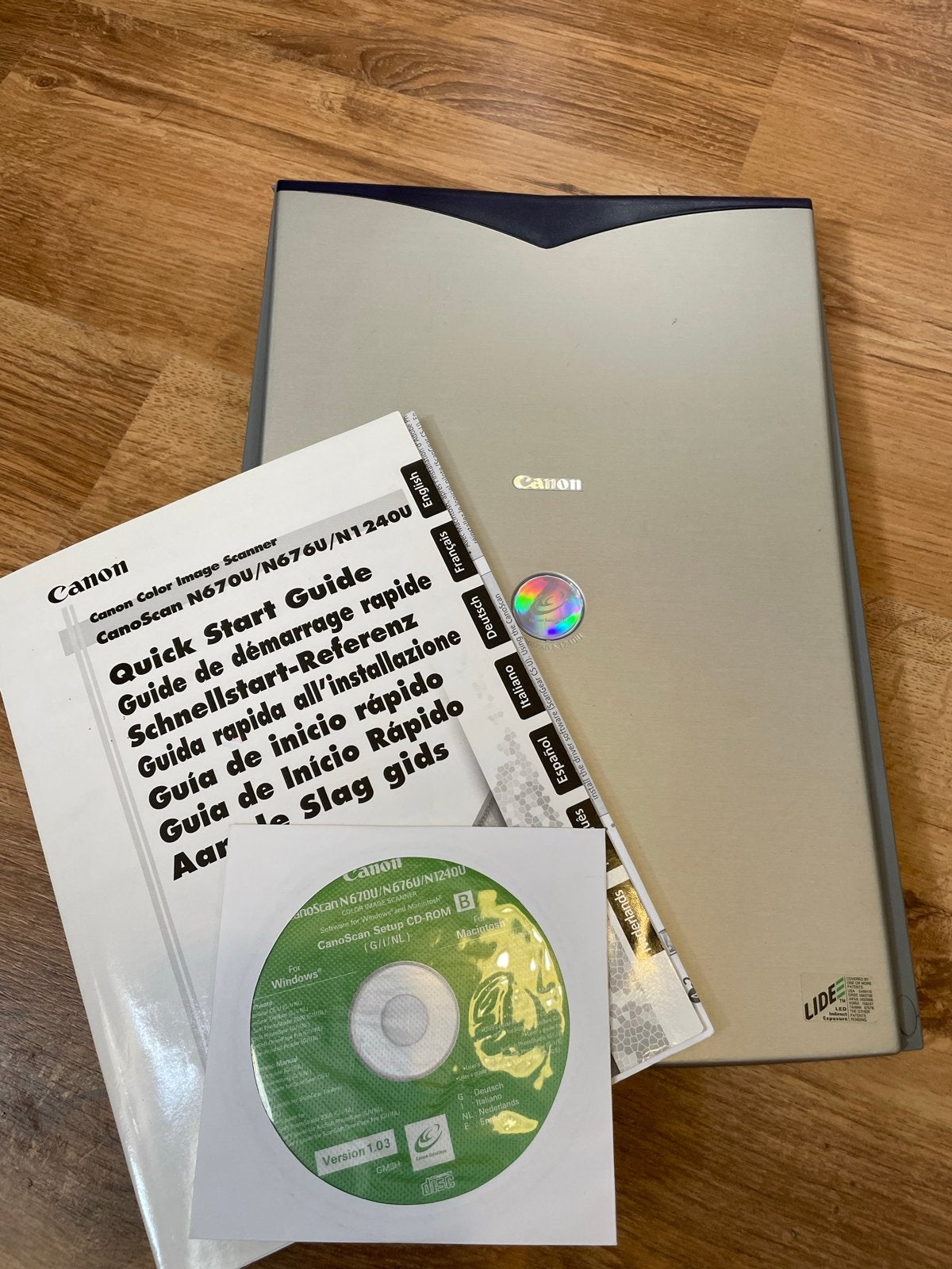 Canon CanoScan N670U Flatbedscanner met software en handleid, Ophalen of Verzenden, Zo goed als nieuw, Flatbedscanner, MacOS