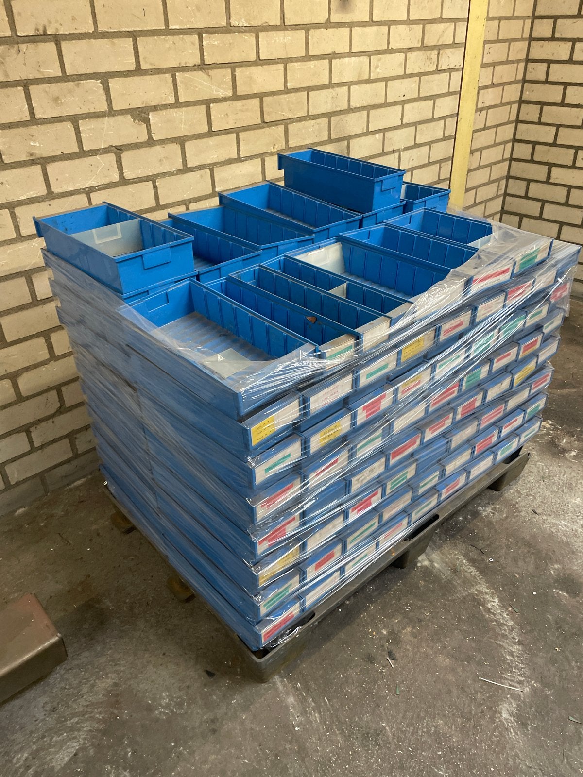 Grote partij blauwe magazijnbakken / sorteerbakken, Doe-het-zelf en Verbouw, Ophalen, Gebruikt, Bak of Kist, Minder dan 35 cm