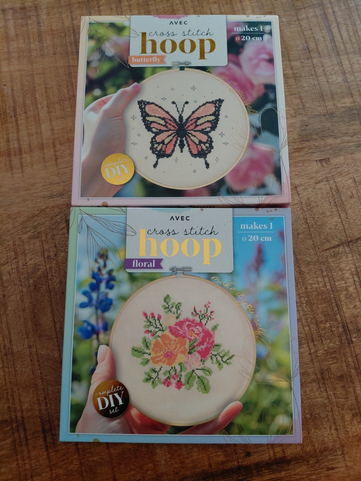 2 Nieuwe Borduurpakketten Avec: Vlinder & Bloemen, Hobby en Vrije tijd, Borduren en Borduurmachines, Ophalen of Verzenden, Nieuw