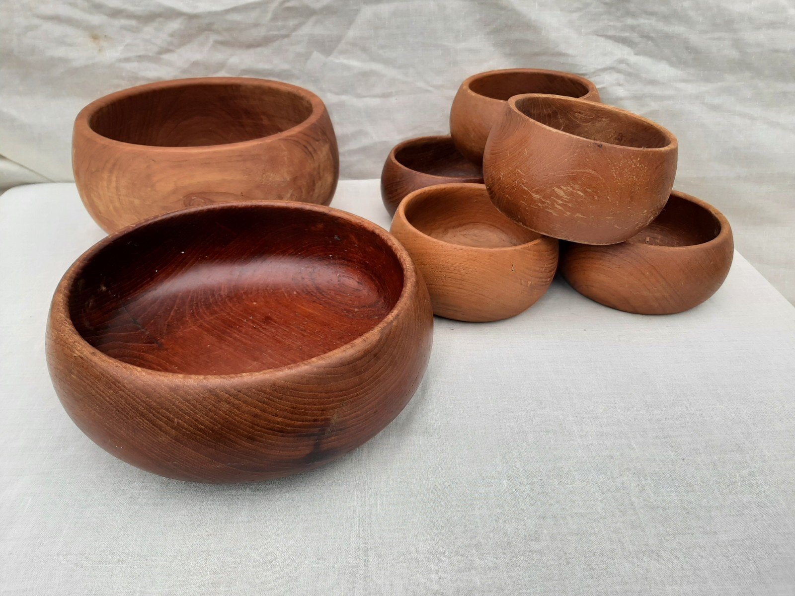 8 teakhouten schalen/ 2 groot / 6 klein, Ophalen of Verzenden, Gebruikt, Rond, Hout