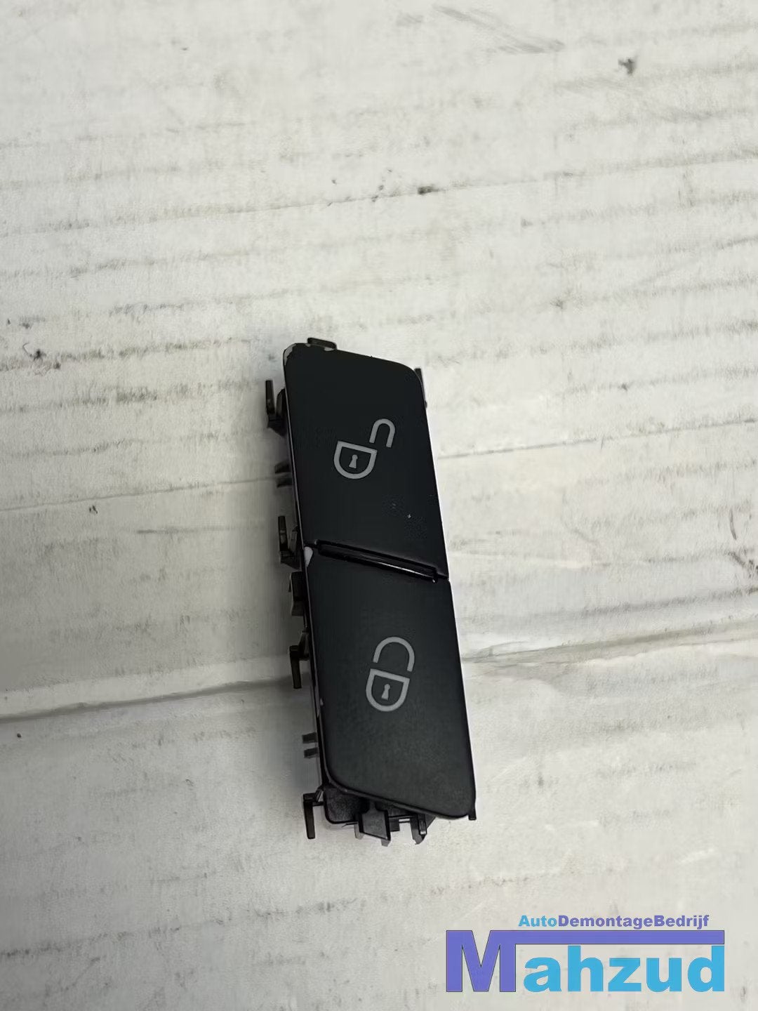 MERCEDES W212 W204 deur vergrendeling schakelaar A2048706310, Gebruikt, Mercedes-Benz AG, Mercedes-Benz, Ophalen of Verzenden
