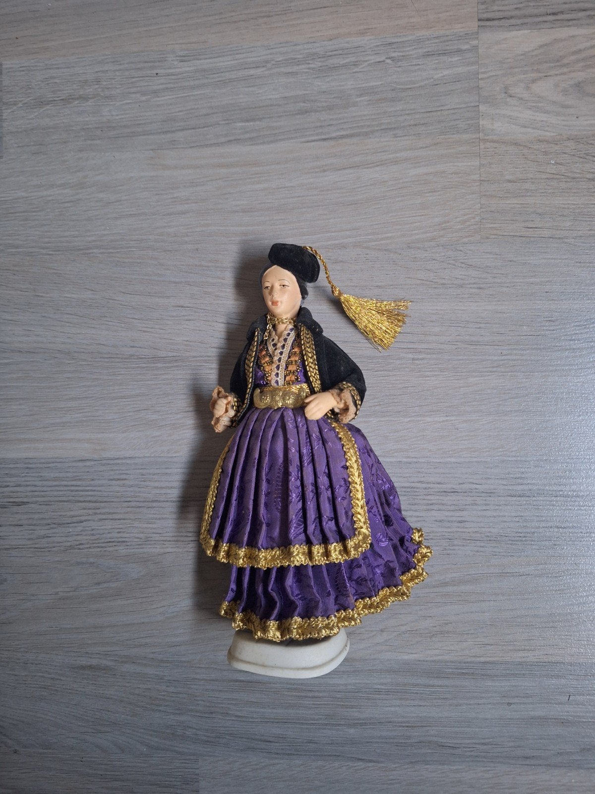 Grieks porseleinen poppetje in traditionele klederdracht, Ophalen of Verzenden