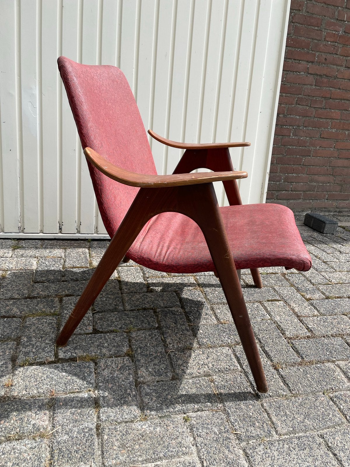 Vintage WEBÉ fauteuil met houten armleuningen, Ophalen of Verzenden